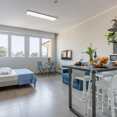 Guesthost -seaside With Swimming Pool And Parking