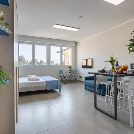 شقة Guesthost -seaside With Swimming Pool And Parking كالامْبْروني